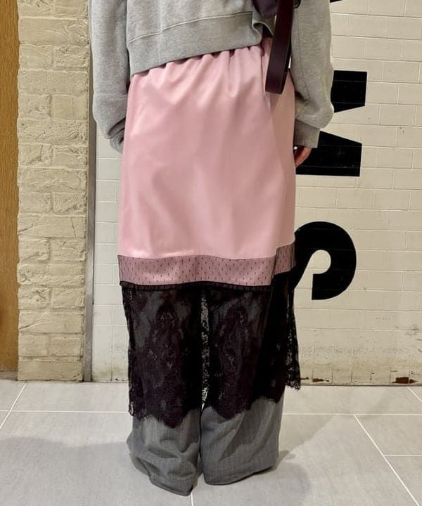 ヒカリさんの「BEAMS WOMEN｜サテン レースキリカエ タイト スカート」を使ったコーディネート