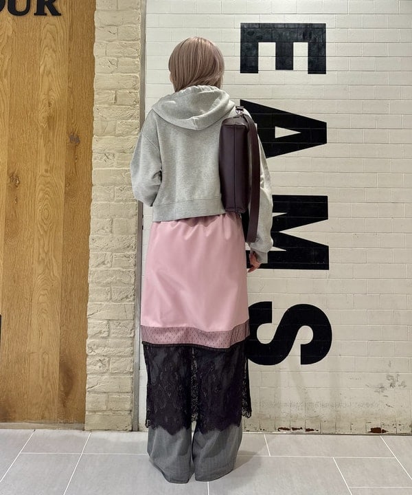 ヒカリさんの「BEAMS WOMEN｜サテン レースキリカエ タイト スカート」を使ったコーディネート