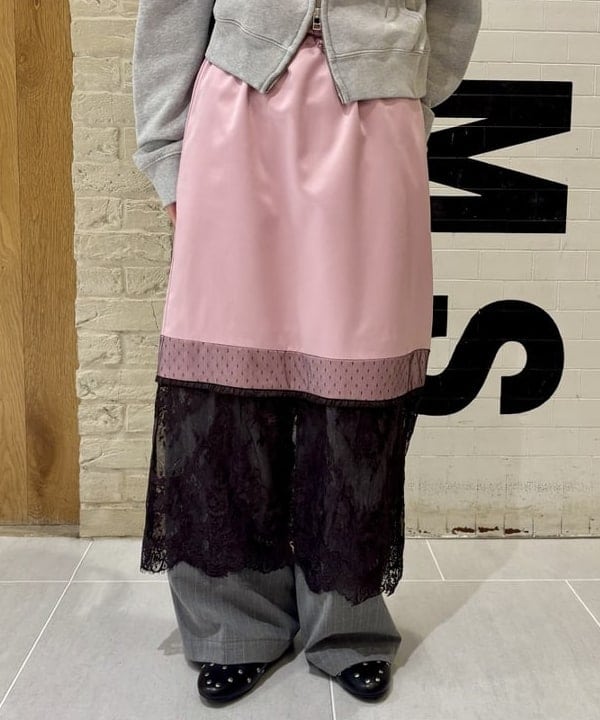 ヒカリさんの「BEAMS WOMEN｜サテン レースキリカエ タイト スカート」を使ったコーディネート