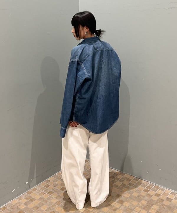 大槻 まひろさんの「BEAMS WOMEN｜AK+1 / インタック セミワイド パンツ」を使ったコーディネート