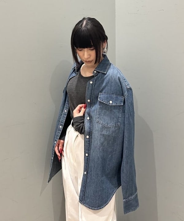 大槻 まひろさんの「BEAMS WOMEN｜AK+1 / インタック セミワイド パンツ」を使ったコーディネート