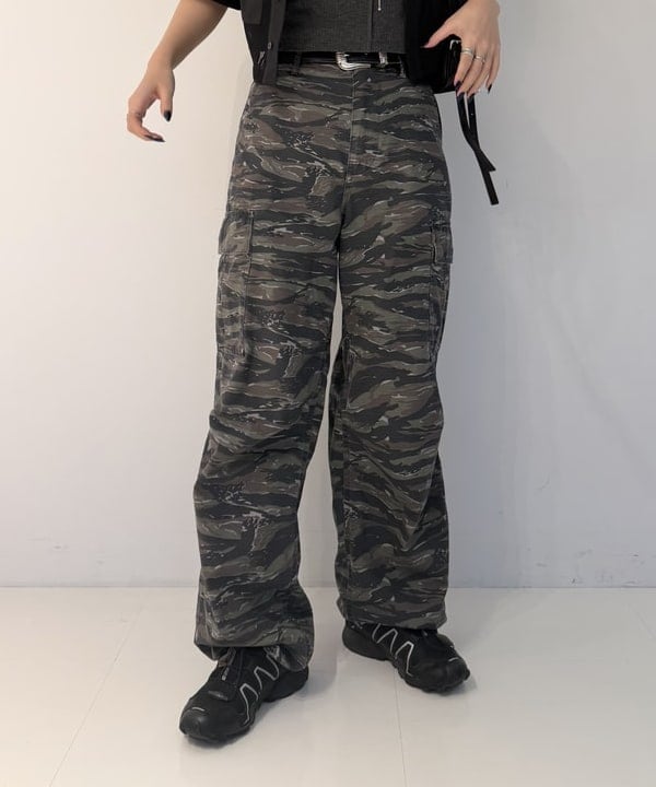 松本 佳菜子さんの「BEAMS WOMEN｜ワイド ショルダー バッグ」を使ったコーディネート