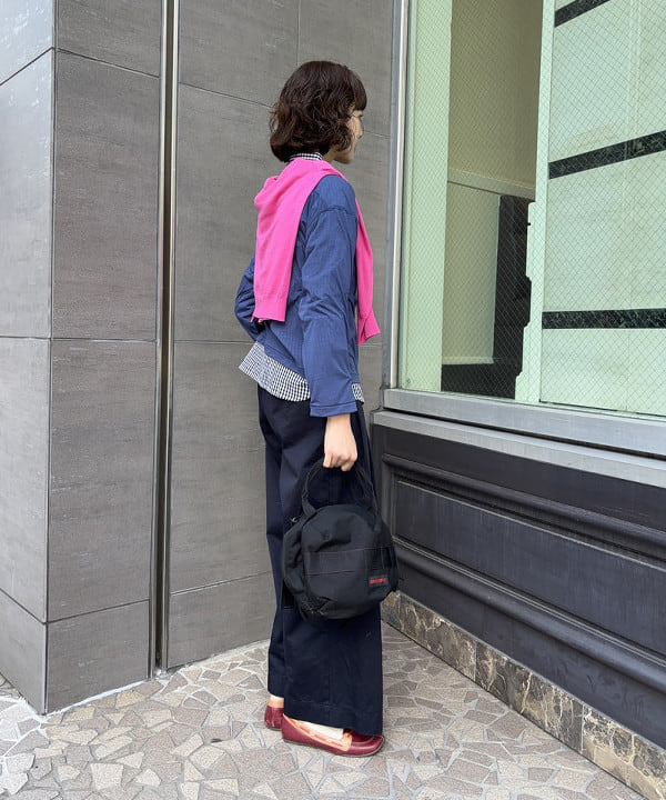 み　う　ちさんの「BEAMS WOMEN｜BRIEFING &times; BEAMS BOY / 別注 ヘルメット バッグ」を使ったコーディネート