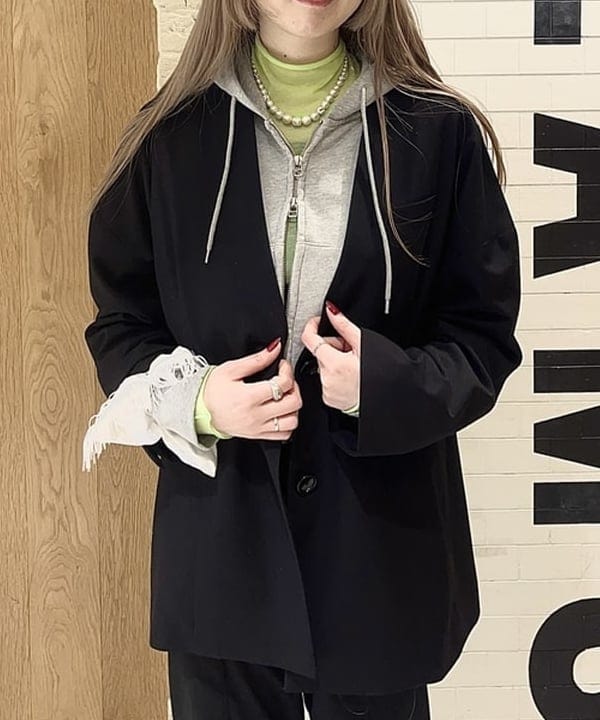 江口 息吹さんの「BEAMS WOMEN｜ノーカラー ビッグ ジャケット」を使ったコーディネート
