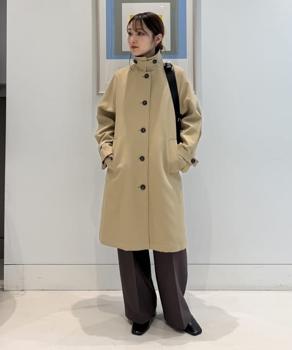 松本 佳菜子さんの「BEAMS WOMEN｜ダブルクロス ステンカラー コート」を使ったコーディネート