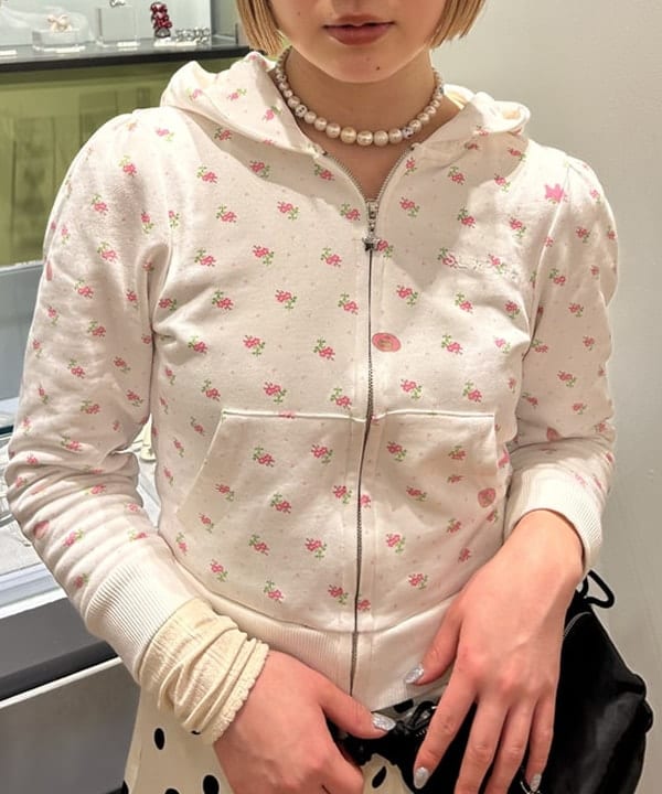 ナカノ アイさんの「BEAMS WOMEN｜ドット サテン フリル スカート」を使ったコーディネート