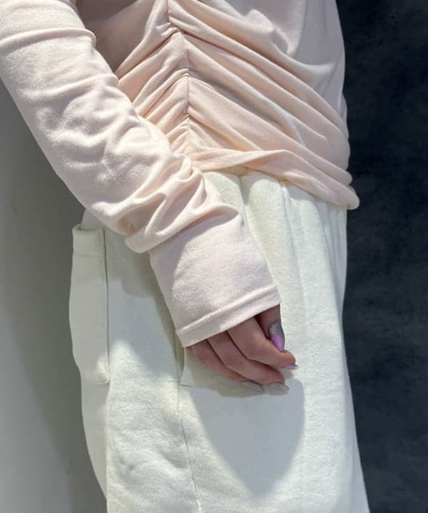 星野 真依さんの「BEAMS WOMEN｜アシメ ネック ドレープ」を使ったコーディネート