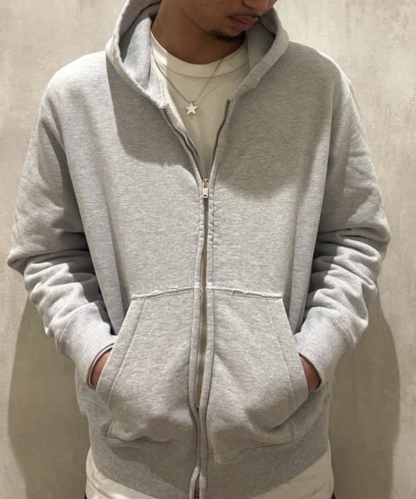 ムファサさんの「BEAMS WOMEN｜【別注】REMI RELIEF / Sweat Zip Hoodie Heather Grey」を使ったコーディネート