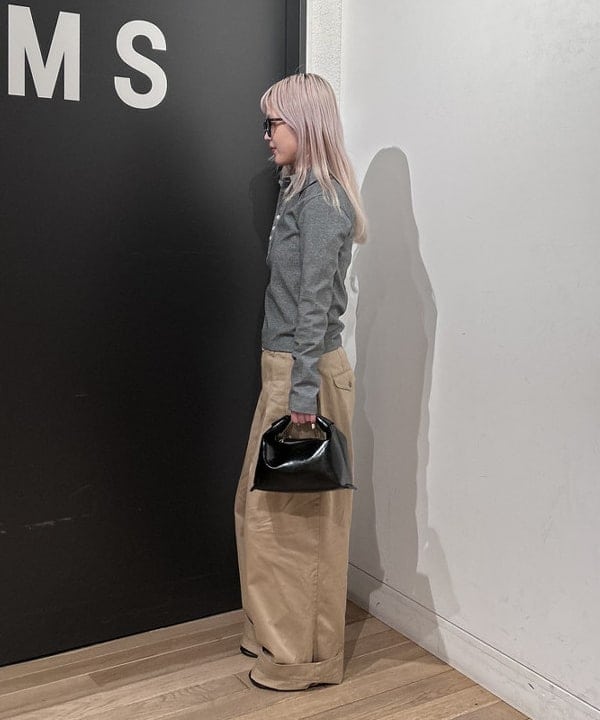 ando naoさんの「BEAMS WOMEN｜ワイド タック チノ パンツ」を使ったコーディネート
