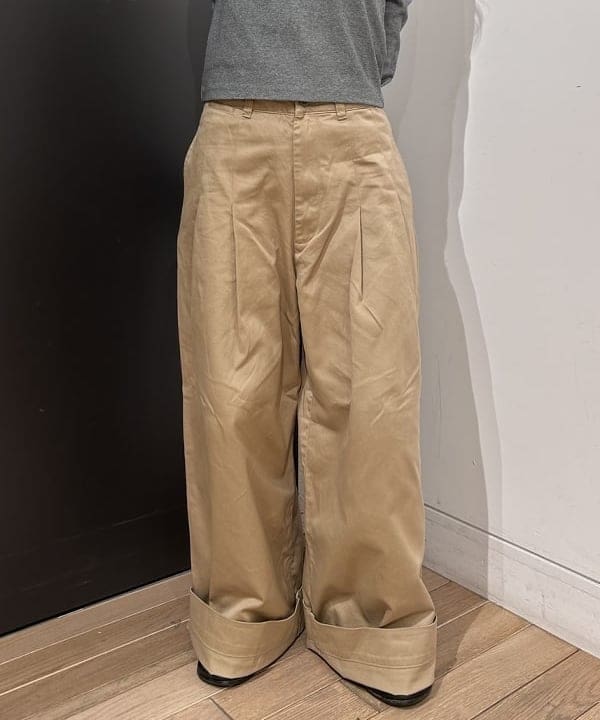 ando naoさんの「BEAMS WOMEN｜ワイド タック チノ パンツ」を使ったコーディネート