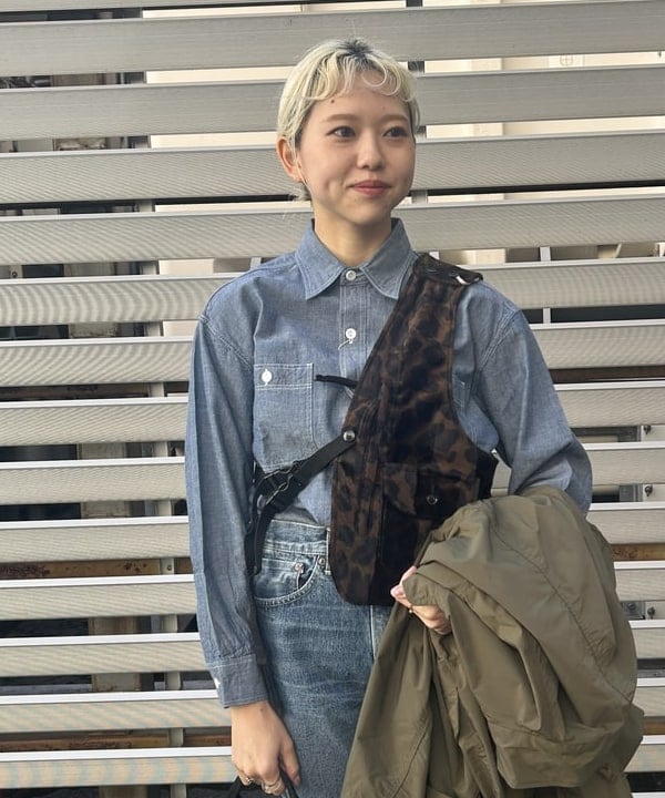 MATSUMOTO AMIさんの「BEAMS WOMEN｜BRIEFING &times; BEAMS BOY / 別注 ヘルメット バッグ」を使ったコーディネート
