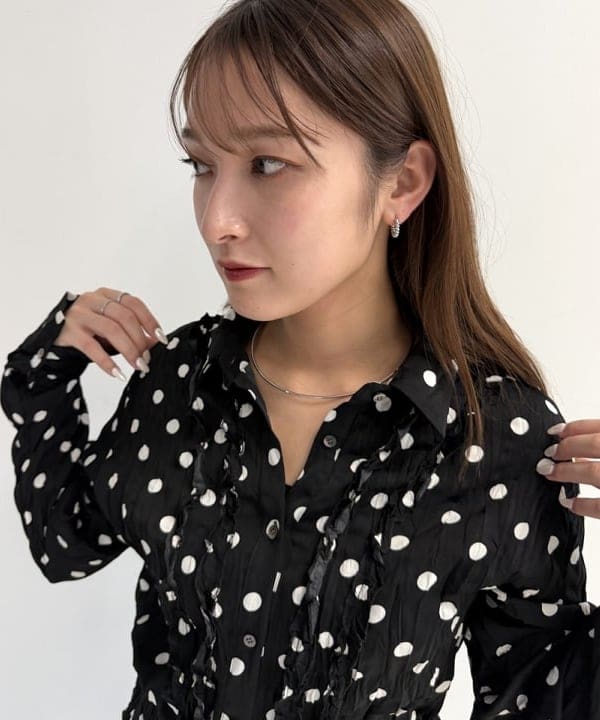 松本 佳菜子さんの「BEAMS WOMEN｜ドット クリンクル フリル シャツ」を使ったコーディネート