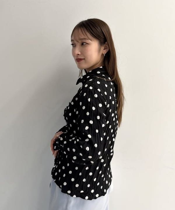 松本 佳菜子さんの「BEAMS WOMEN｜ドット クリンクル フリル シャツ」を使ったコーディネート