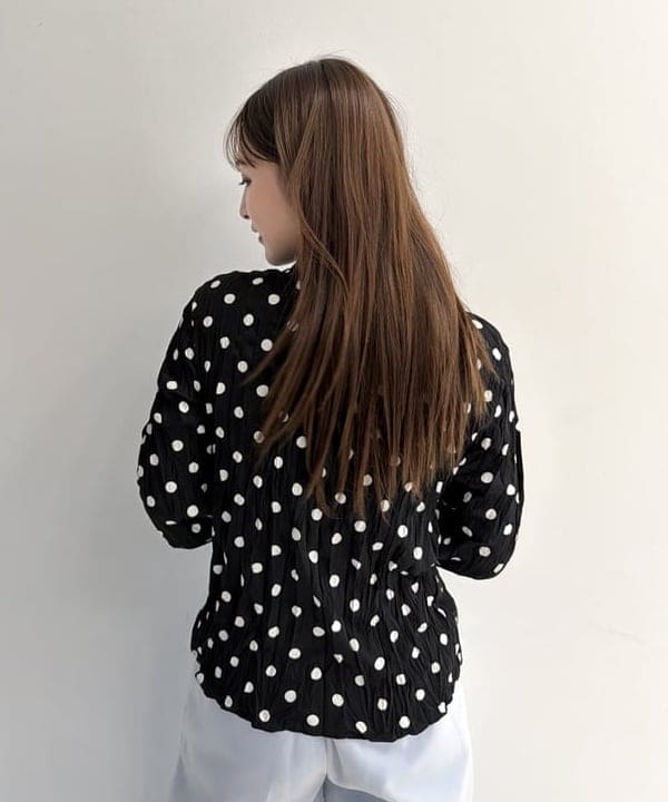 松本 佳菜子さんの「BEAMS WOMEN｜ドット クリンクル フリル シャツ」を使ったコーディネート