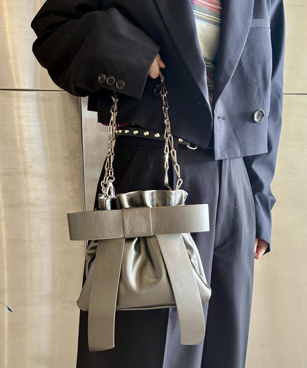 みりさんの「リボン チェーン バッグ」を使ったコーディネート