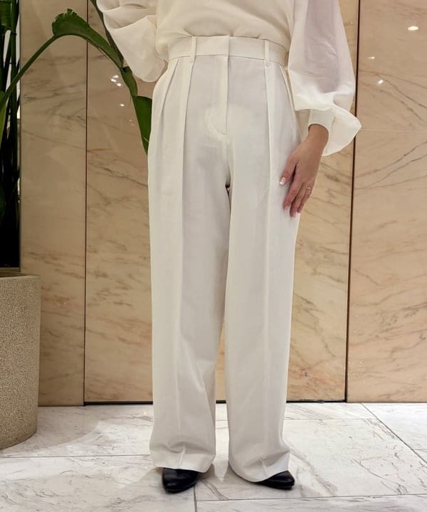 小笠原 楓さんの「BEAMS WOMEN｜AK+1 / クルーネック リブ ブラウス」を使ったコーディネート