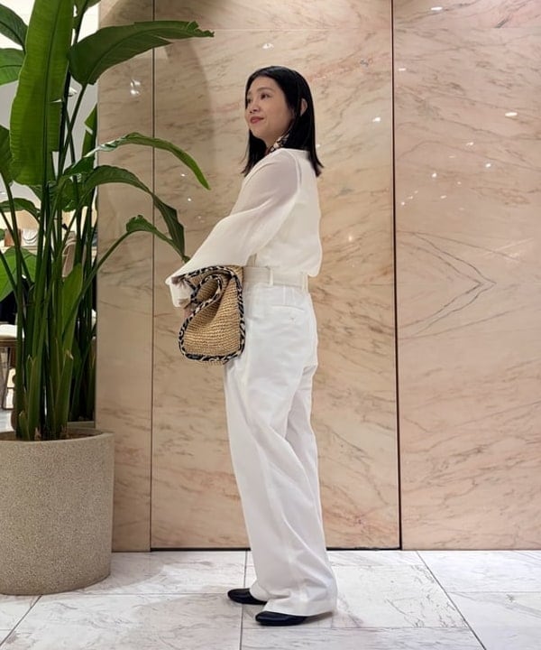 小笠原 楓さんの「BEAMS WOMEN｜AK+1 / クルーネック リブ ブラウス」を使ったコーディネート