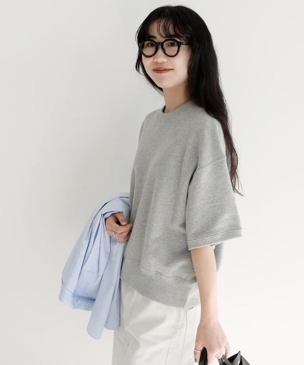 中丸　栞さんの「BEAMS WOMEN｜【別注】SLOANE / 裏毛 半袖 スウェット」を使ったコーディネート