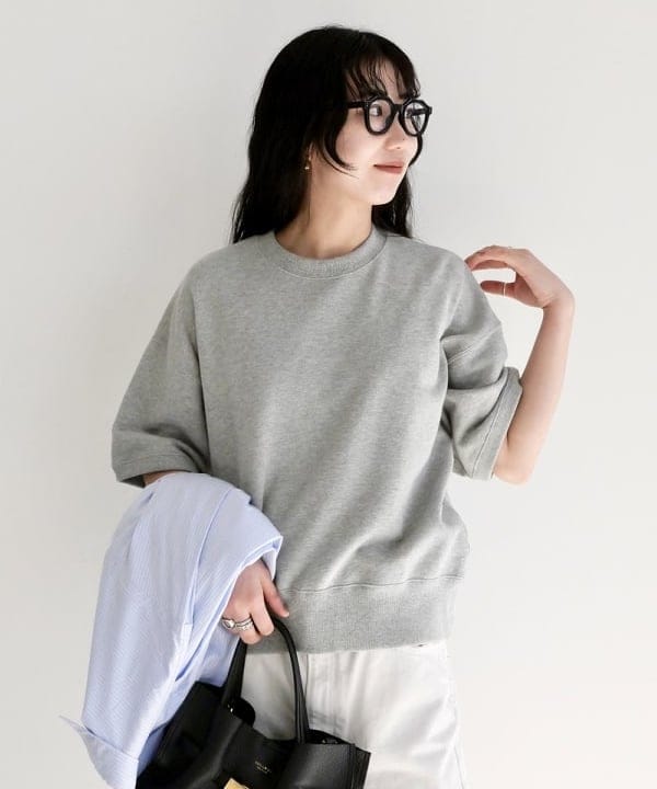 中丸　栞さんの「BEAMS WOMEN｜【別注】SLOANE / 裏毛 半袖 スウェット」を使ったコーディネート