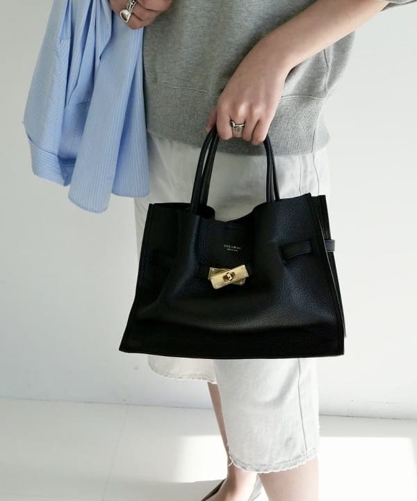 中丸　栞さんの「BEAMS WOMEN｜【別注】SLOANE / 裏毛 半袖 スウェット」を使ったコーディネート