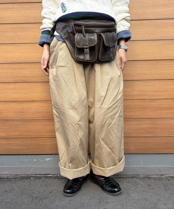 ばるたんさんの「BEAMS WOMEN｜ワイド タック チノ パンツ」を使ったコーディネート