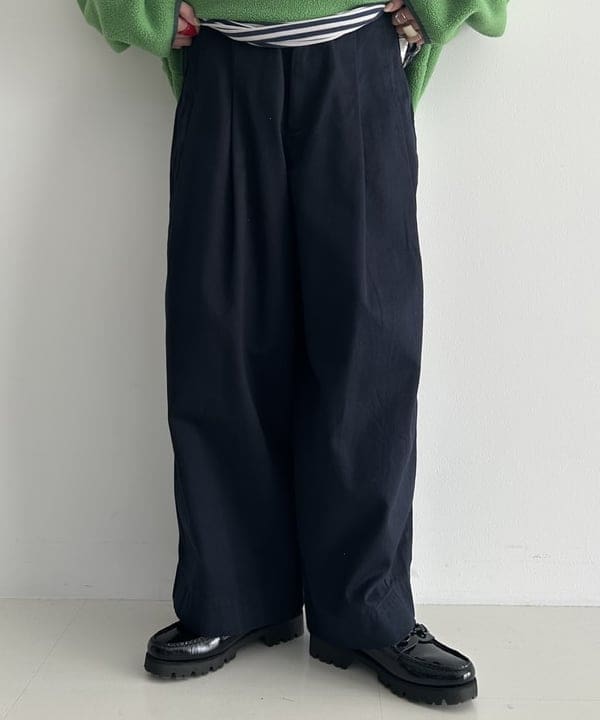 清水 彩乃さんの「BEAMS WOMEN｜ワイド タック チノ パンツ」を使ったコーディネート