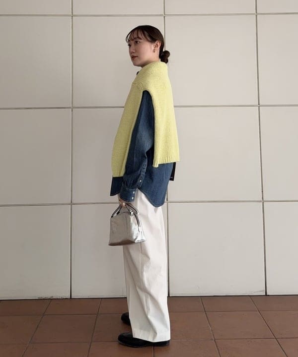 大浦 栞さんの「BEAMS WOMEN｜AK+1 / 8オンス ウォッシュド シャツ」を使ったコーディネート