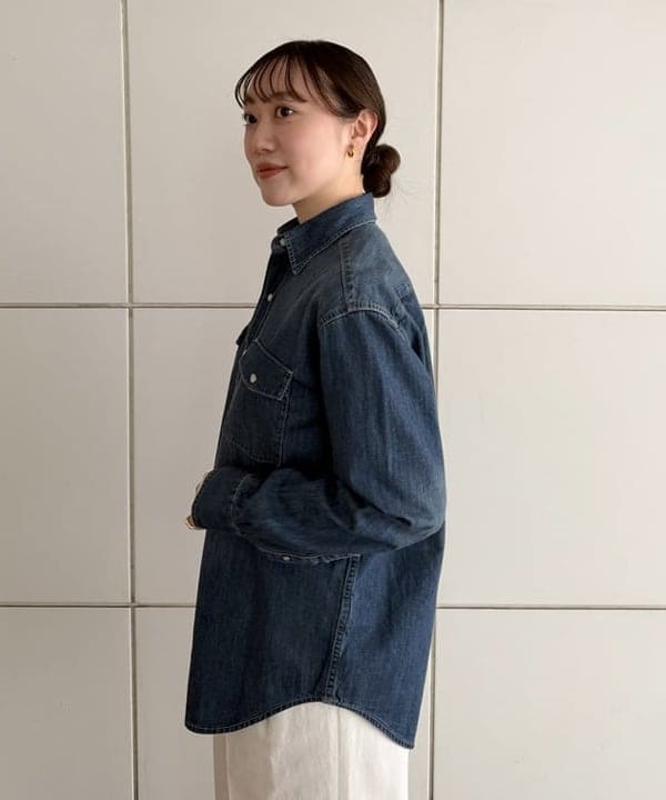 大浦 栞さんの「BEAMS WOMEN｜AK+1 / 8オンス ウォッシュド シャツ」を使ったコーディネート