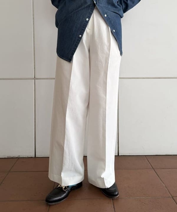 大浦 栞さんの「BEAMS WOMEN｜AK+1 / 8オンス ウォッシュド シャツ」を使ったコーディネート