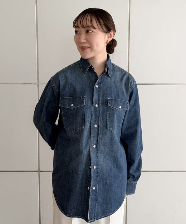 大浦 栞さんの「BEAMS WOMEN｜AK+1 / 8オンス ウォッシュド シャツ」を使ったコーディネート