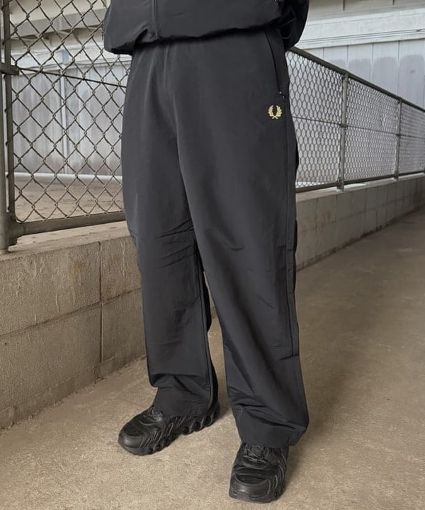 しゅうとさんの「BEAMS WOMEN｜【別注】FRED PERRY / SHELL PANT 26SS」を使ったコーディネート