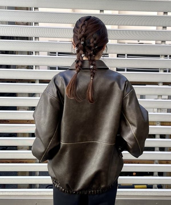 カタヤマ アヤさんの「BEAMS WOMEN｜フェイクレザー フライト ジャケット」を使ったコーディネート