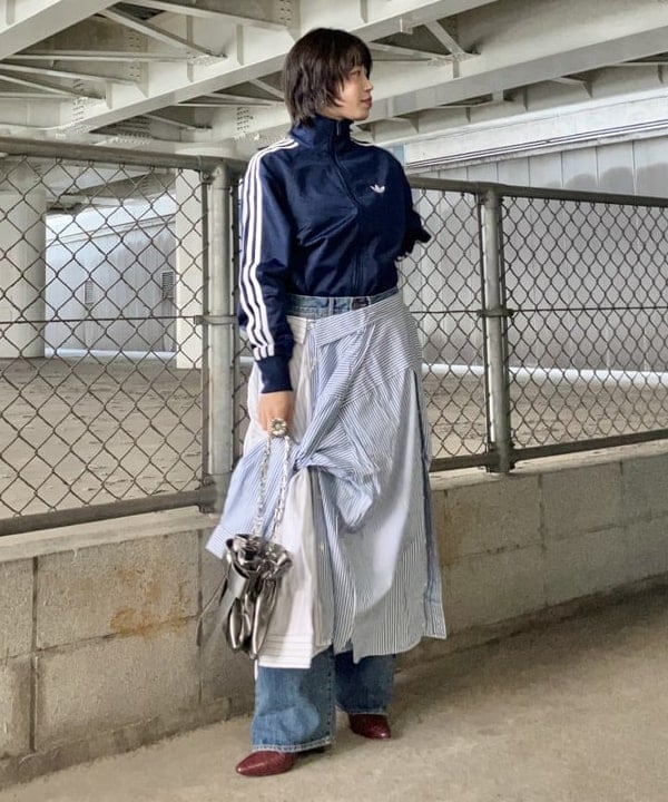 みやさかさんの「BEAMS WOMEN｜フェード ダメージ デニムパンツ 【ワイドストレートフィット】」を使ったコーディネート