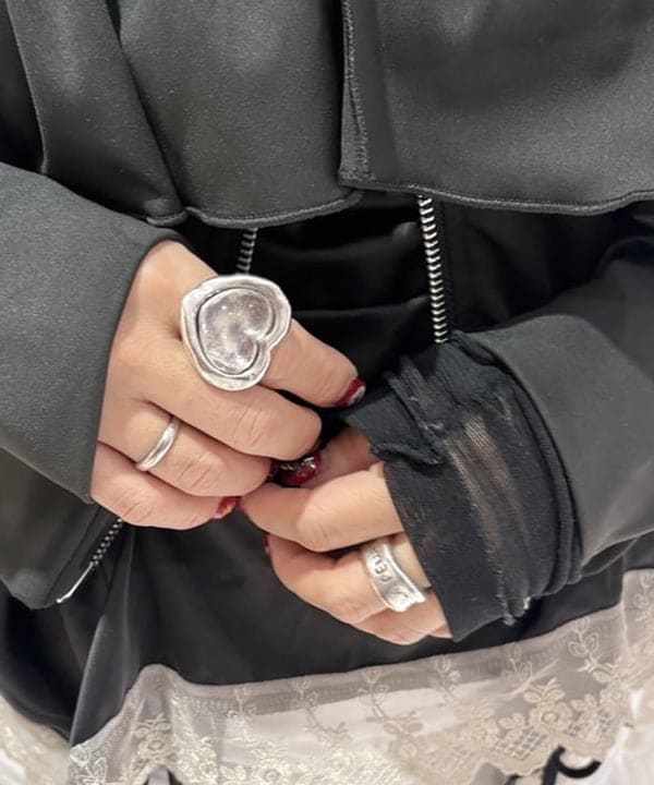 オカベ　アヤカさんの「BEAMS WOMEN｜フリル ジャージ ブルゾン」を使ったコーディネート