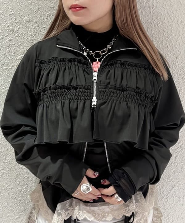 オカベ　アヤカさんの「BEAMS WOMEN｜フリル ジャージ ブルゾン」を使ったコーディネート