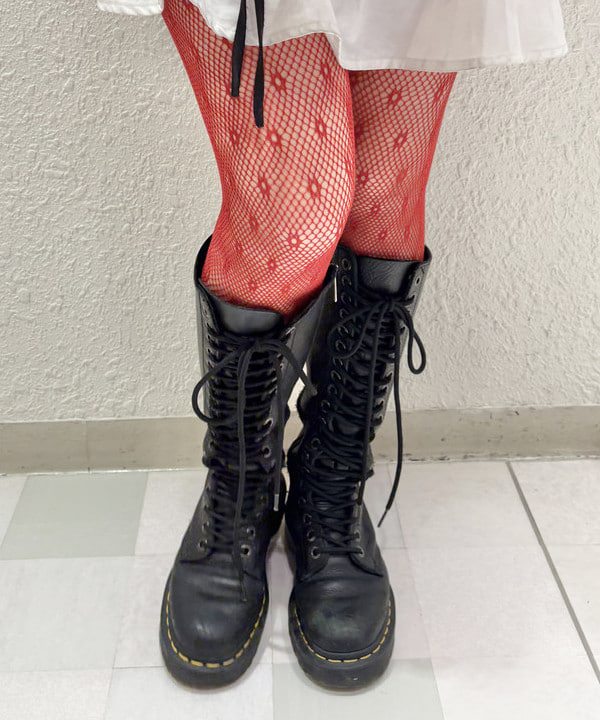 オカベ　アヤカさんの「BEAMS WOMEN｜フリル ジャージ ブルゾン」を使ったコーディネート