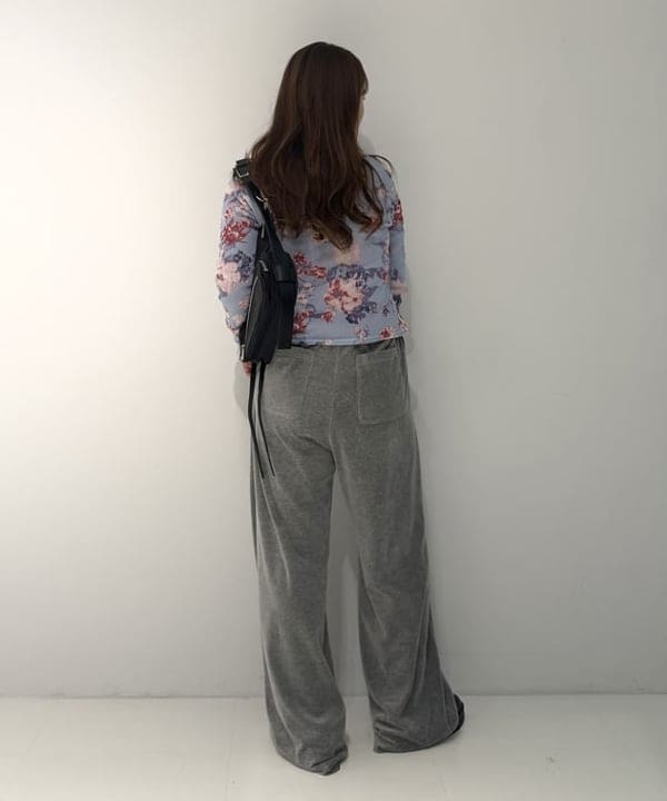 松本 佳菜子さんの「BEAMS WOMEN｜シアー フラワープリント カーディガン」を使ったコーディネート