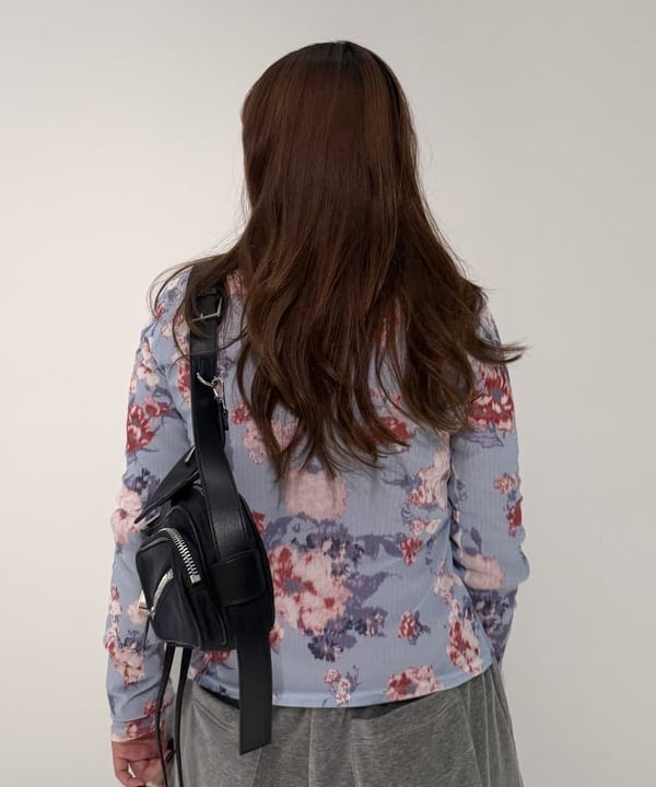 松本 佳菜子さんの「BEAMS WOMEN｜シアー フラワープリント カーディガン」を使ったコーディネート