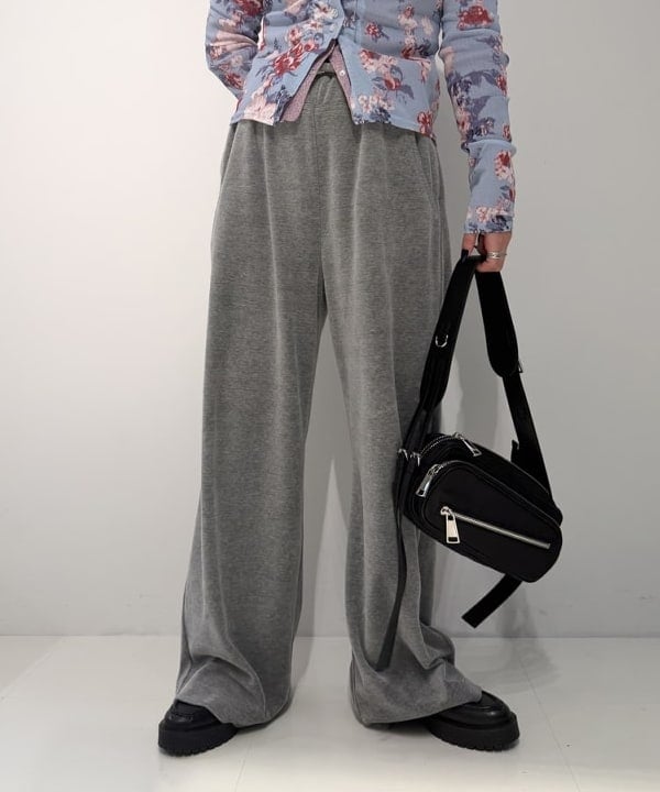 松本 佳菜子さんの「BEAMS WOMEN｜シアー フラワープリント カーディガン」を使ったコーディネート