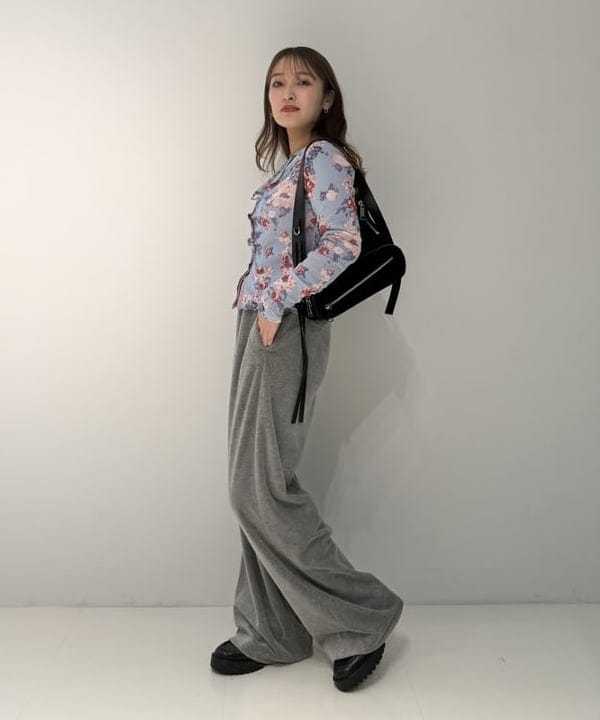 松本 佳菜子さんの「BEAMS WOMEN｜シアー フラワープリント カーディガン」を使ったコーディネート