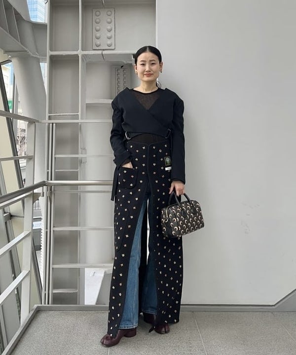 〈Ujoh〉のジャケットを主役に。クロップド丈で繋ぐ、春のレイヤード