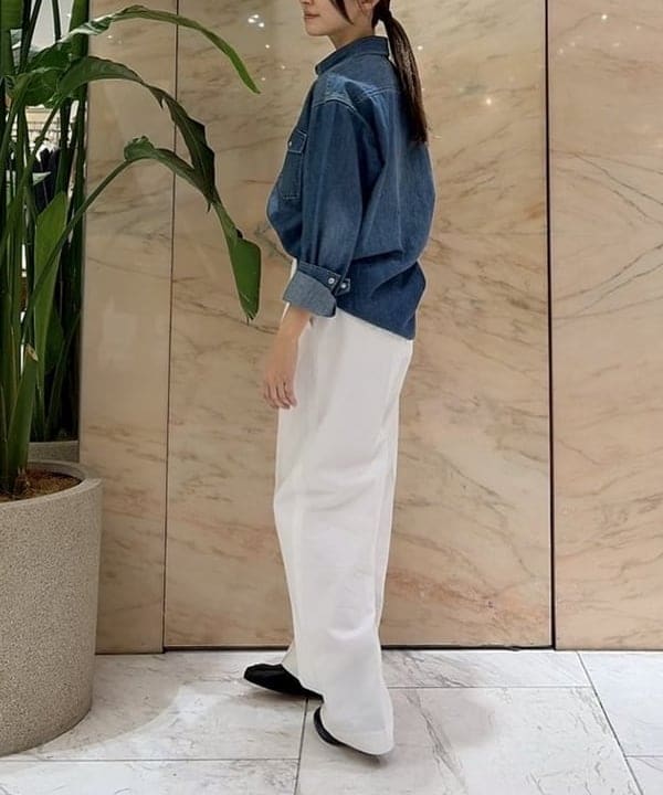 茂野 真楓さんの「BEAMS WOMEN｜AK+1 / 8オンス ウォッシュド シャツ」を使ったコーディネート