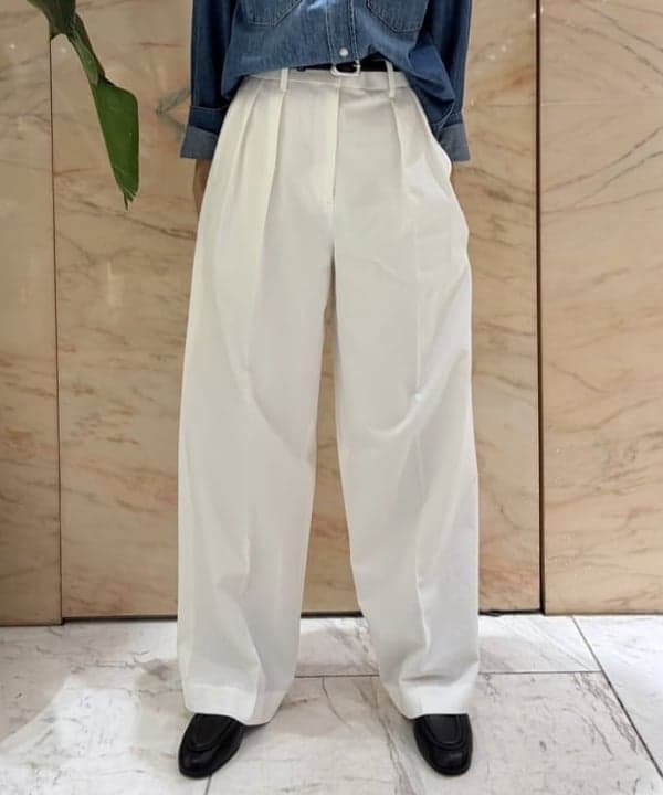 茂野 真楓さんの「BEAMS WOMEN｜AK+1 / 8オンス ウォッシュド シャツ」を使ったコーディネート