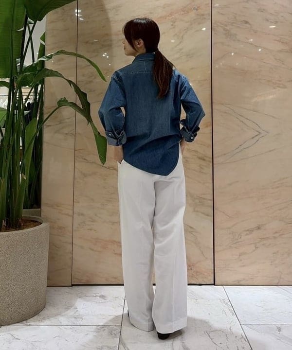 茂野 真楓さんの「BEAMS WOMEN｜AK+1 / 8オンス ウォッシュド シャツ」を使ったコーディネート