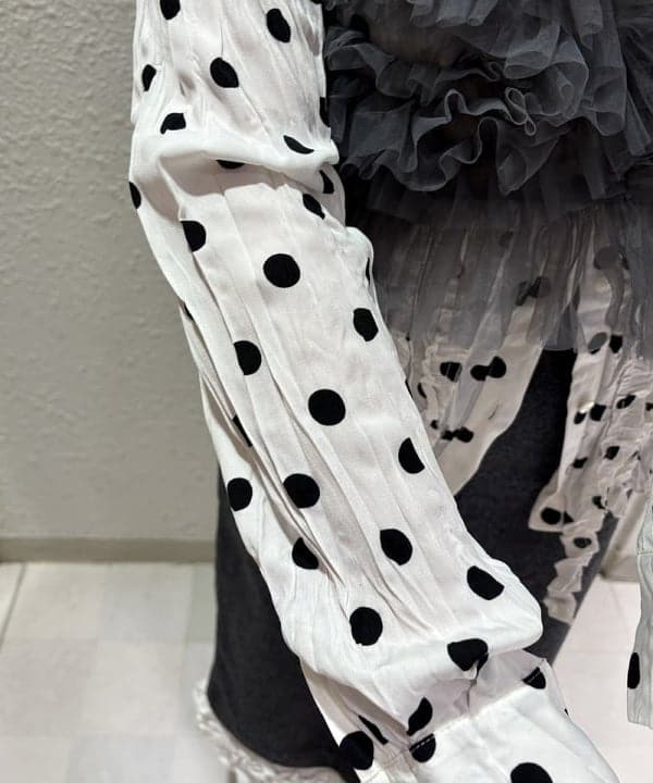 chikaさんの「BEAMS WOMEN｜ドット クリンクル フリル シャツ」を使ったコーディネート