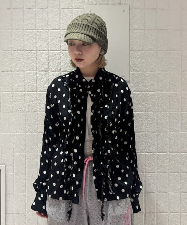 山本 里南さんの「BEAMS WOMEN｜ドット クリンクル フリル シャツ」を使ったコーディネート