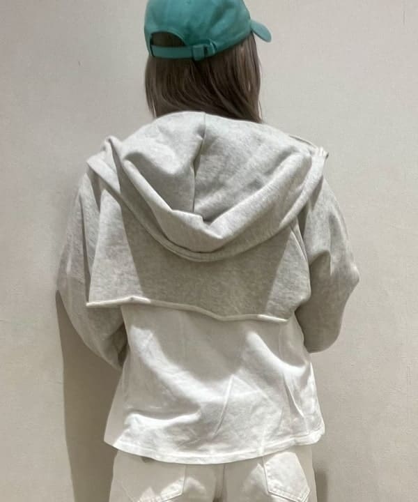 小原 もこさんの「BEAMS WOMEN｜スウェット ボレロ」を使ったコーディネート