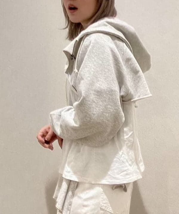 小原 もこさんの「BEAMS WOMEN｜スウェット ボレロ」を使ったコーディネート