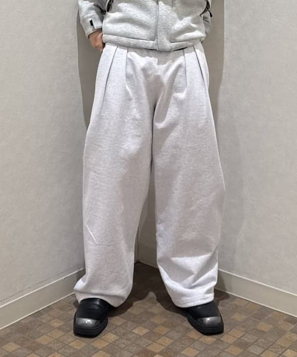 配島 孝明さんの「BEAMS WOMEN｜バルーン ワイド スウェットパンツ」を使ったコーディネート