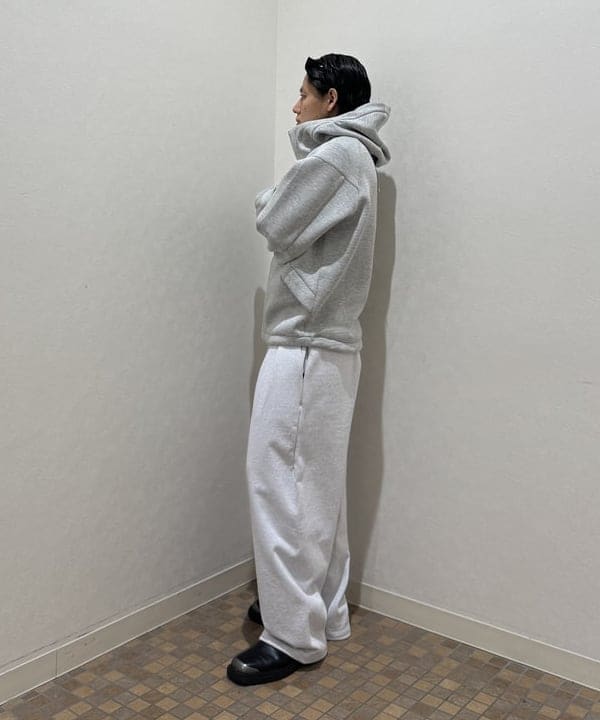 配島 孝明さんの「BEAMS WOMEN｜バルーン ワイド スウェットパンツ」を使ったコーディネート